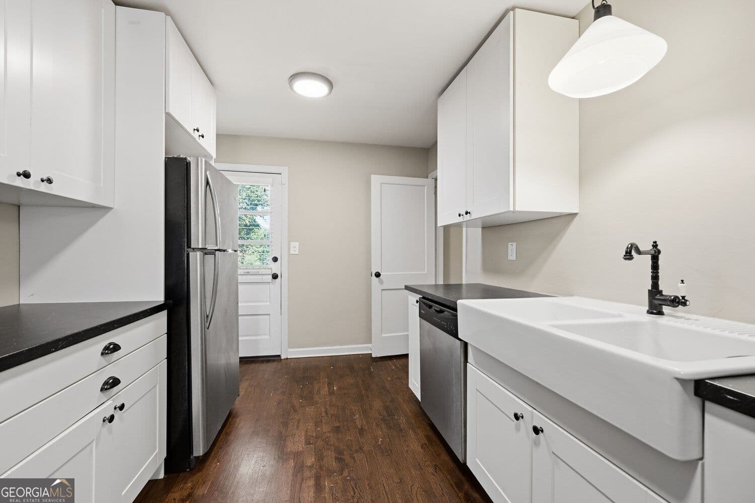 3 bedroom, 2 bathroom, 1,927 sq ft single family residence for sale at 1035 Dell Avenue, Smyrna, GA 30080 — photo 6