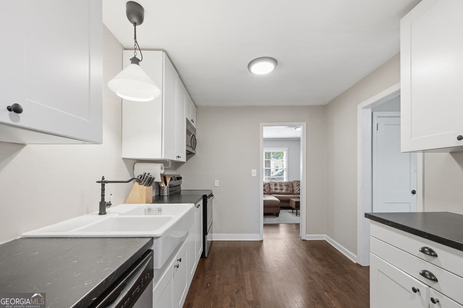 3 bedroom, 2 bathroom, 1,927 sq ft single family residence for sale at 1035 Dell Avenue, Smyrna, GA 30080 — photo 7