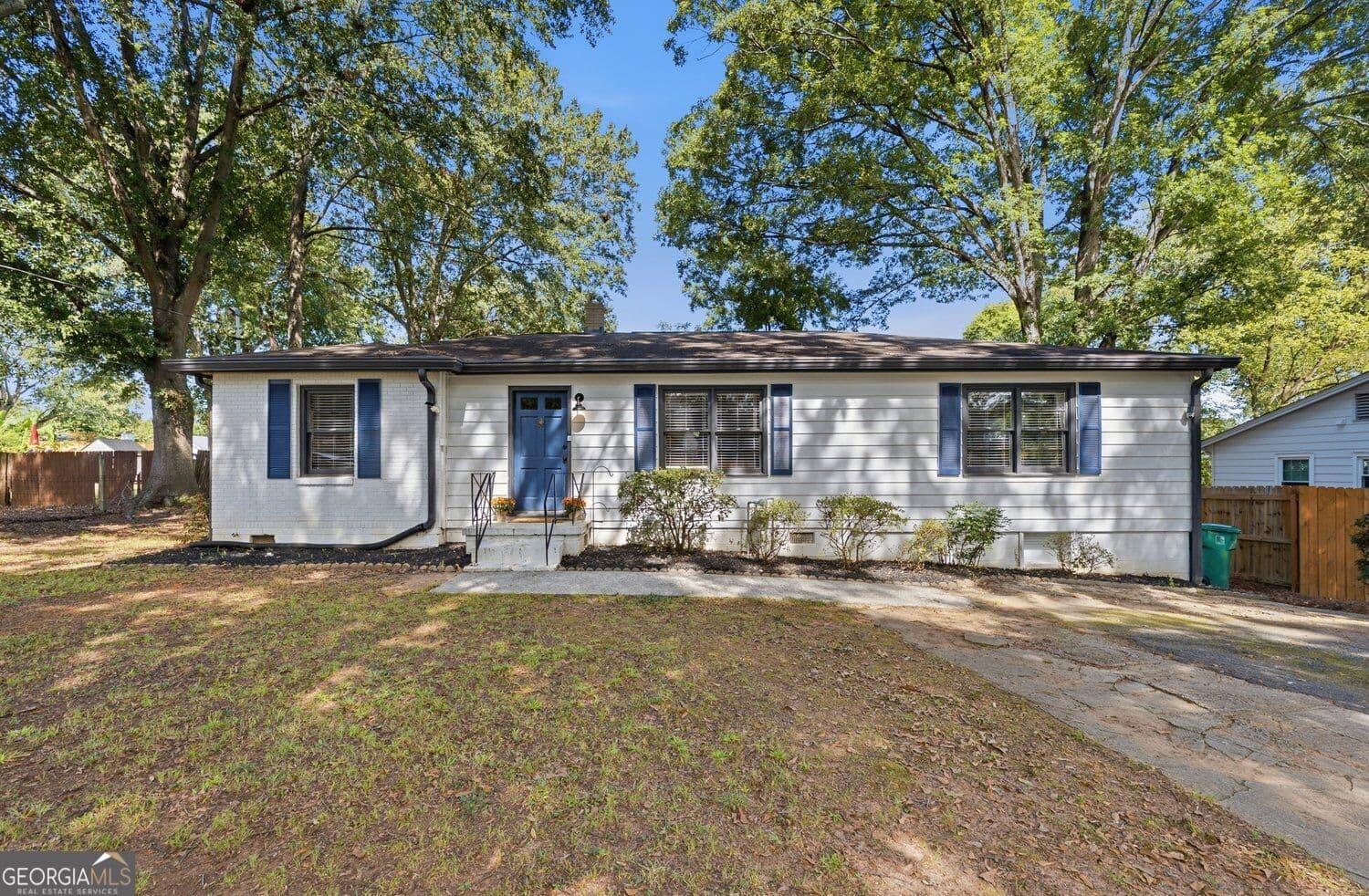 3 bedroom, 2 bathroom, 1,927 sq ft single family residence for sale at 1035 Dell Avenue, Smyrna, GA 30080 — photo 1 of 26