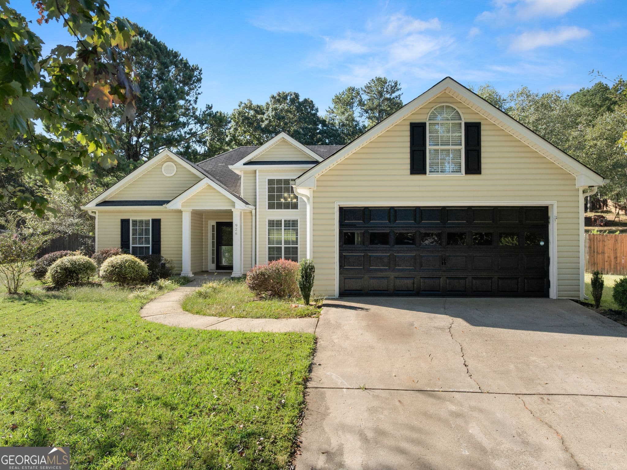 3 bedroom, 2 bathroom, 1,491 sq ft single family residence for sale at 926 Lochwolde Lane, Bethlehem, GA 30620 — photo 2