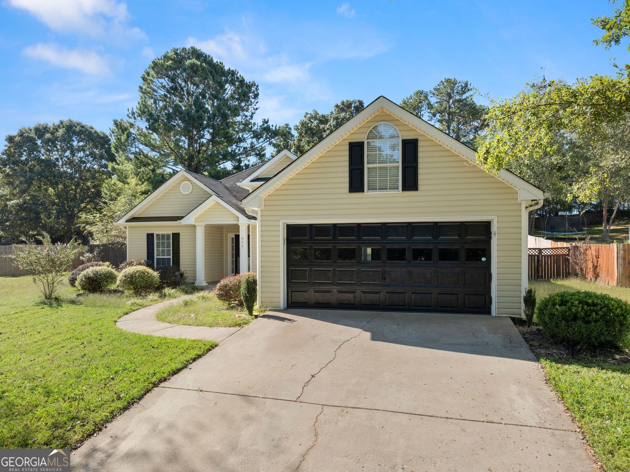 3 bedroom, 2 bathroom, 1,491 sq ft single family residence for sale at 926 Lochwolde Lane, Bethlehem, GA 30620 — photo 1 of 32