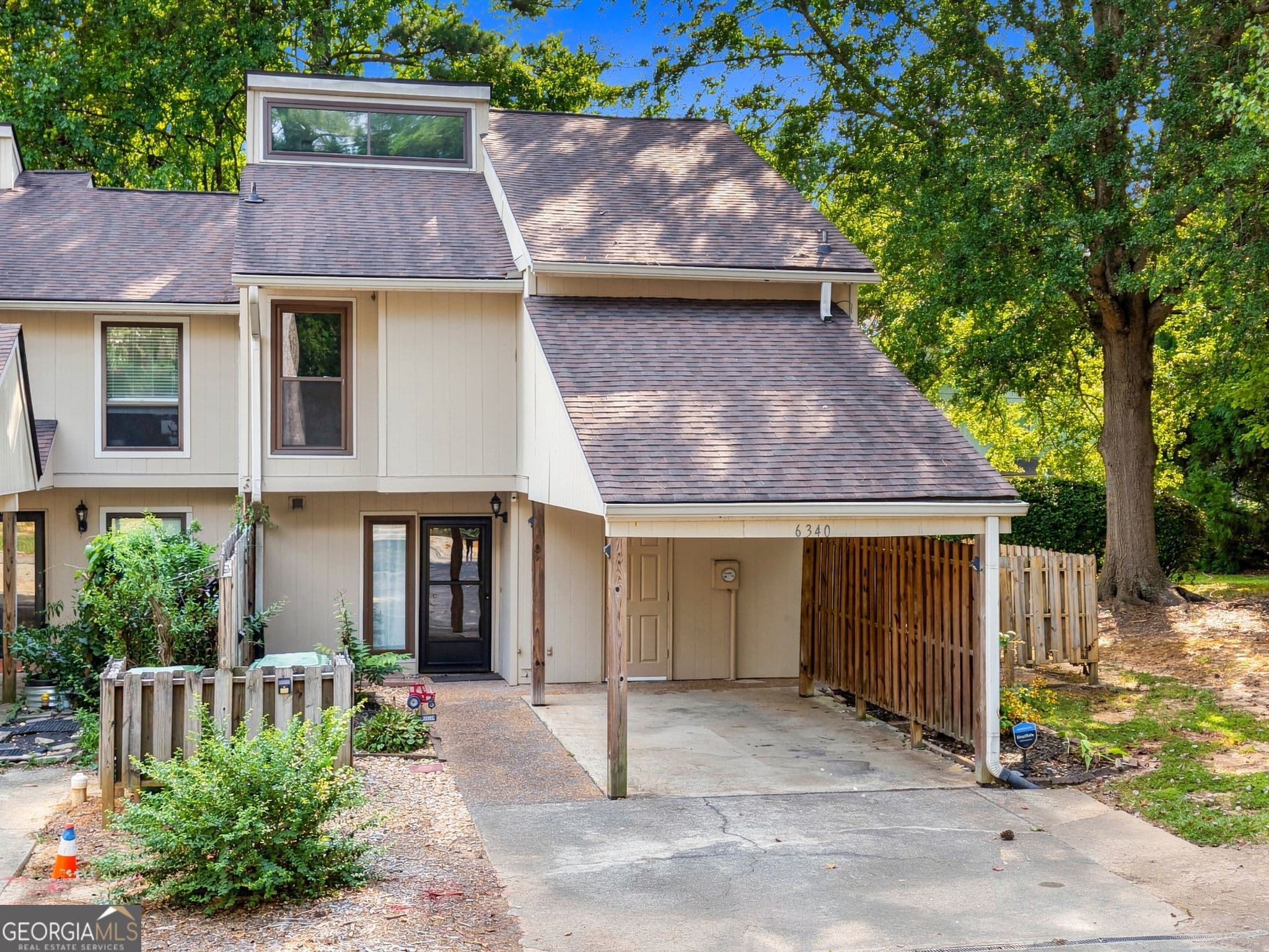 4 bedroom, 2.5 bathroom, 1,902 sq ft townhouse for sale at 6340 Brandywine Trail, Peachtree Corners, GA 30092 — photo 3