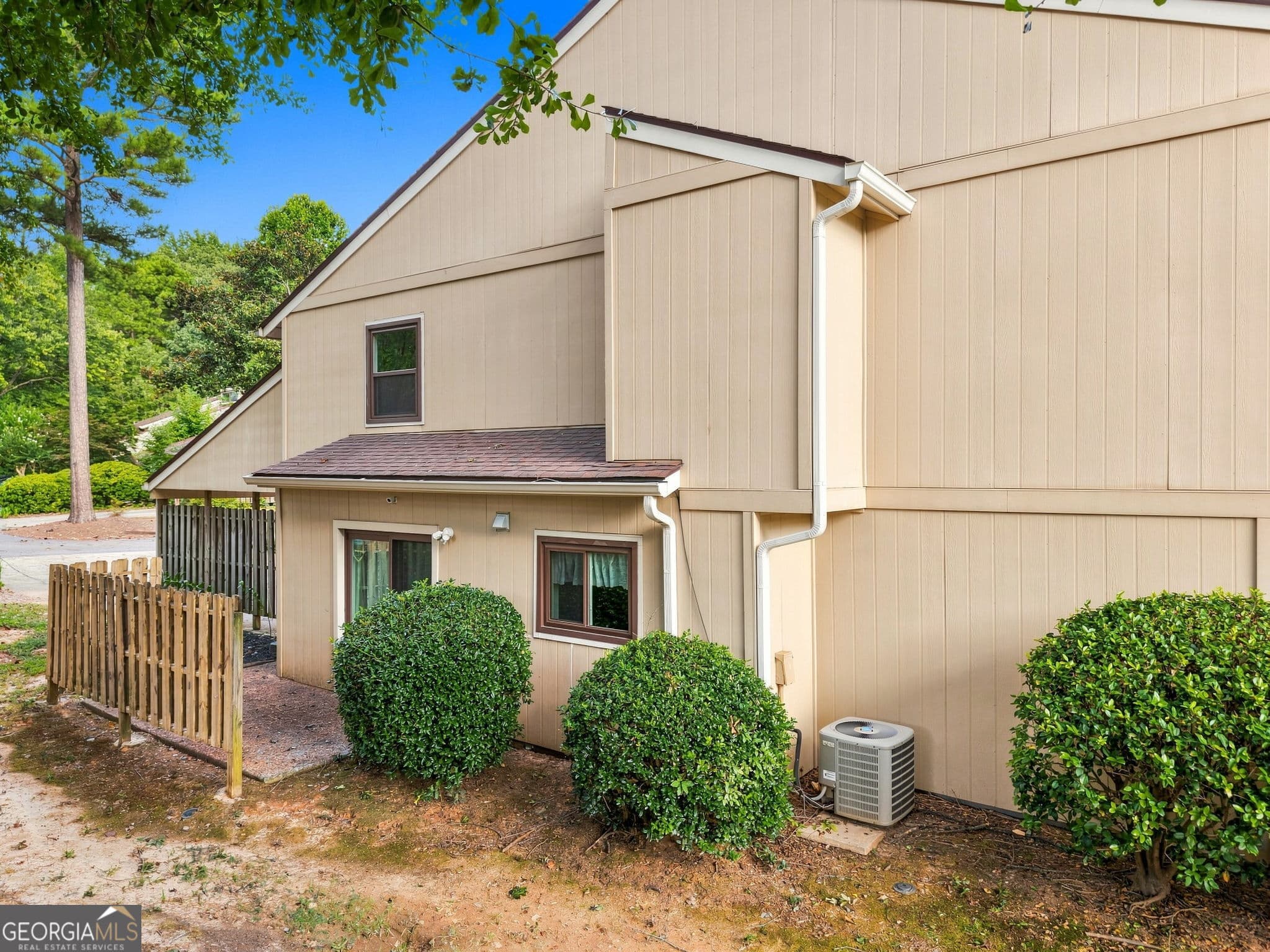 4 bedroom, 2.5 bathroom, 1,902 sq ft townhouse for sale at 6340 Brandywine Trail, Peachtree Corners, GA 30092 — photo 4