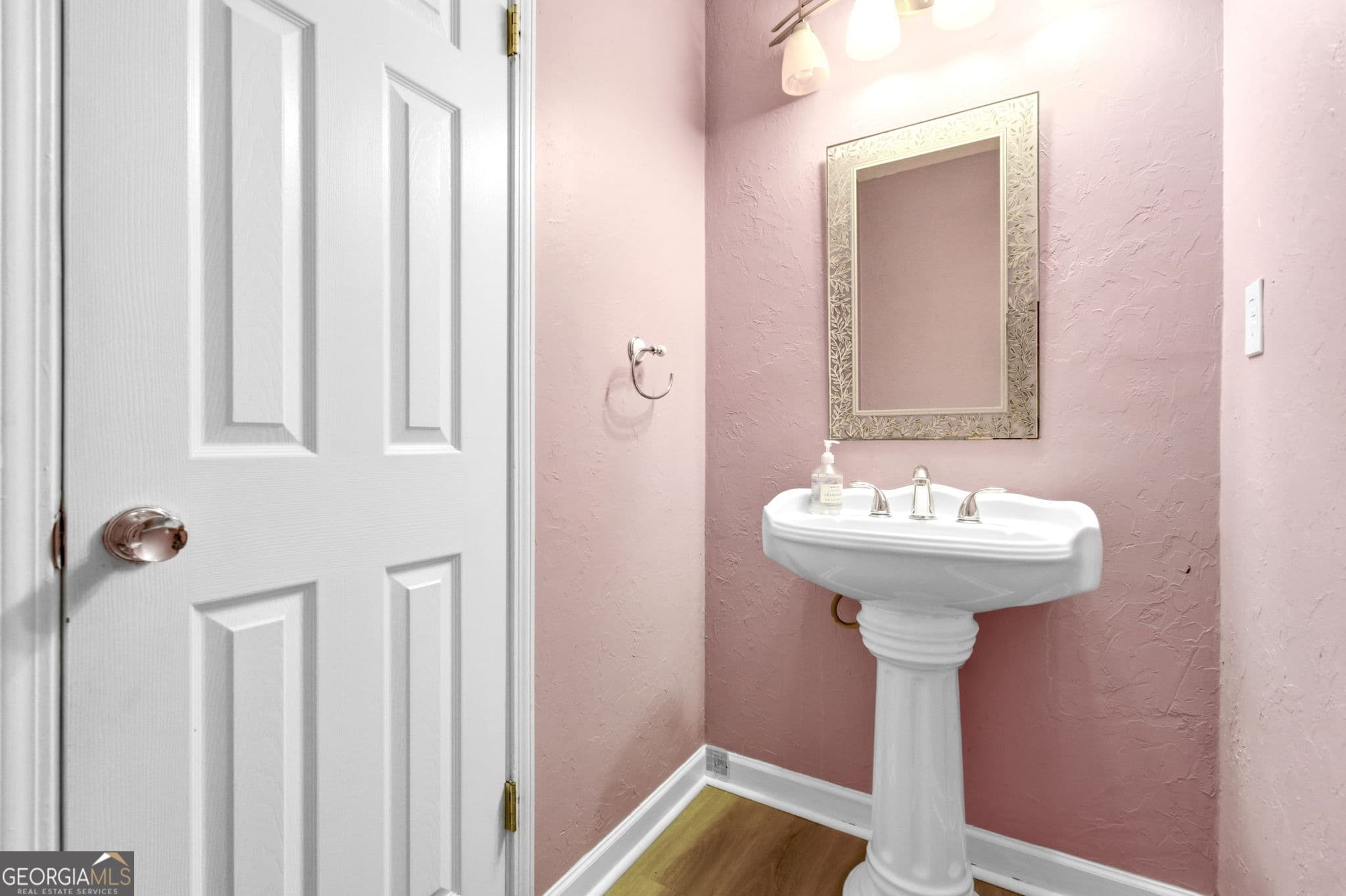 4 bedroom, 2.5 bathroom, 1,902 sq ft townhouse for sale at 6340 Brandywine Trail, Peachtree Corners, GA 30092 — photo 8