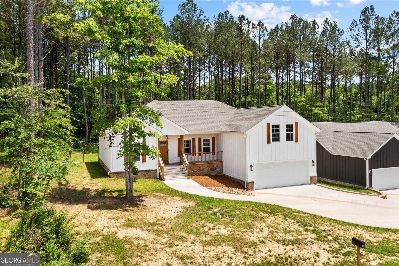3 bedroom, 2 bathroom, 2,076 sq ft single family residence for sale at 3182 Crow Road, Dalton, GA 30721 — photo 2