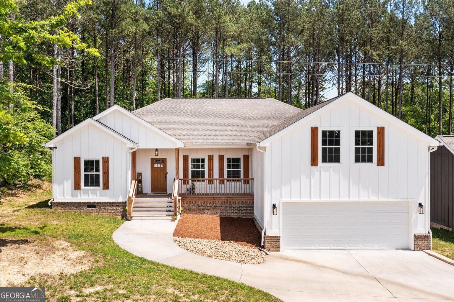 3 bedroom, 2 bathroom, 2,076 sq ft single family residence for sale at 3182 Crow Road, Dalton, GA 30721 — photo 1 of 44