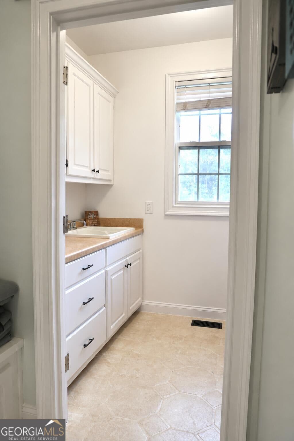 5 bedroom, 3.5 bathroom, 3,150 sq ft single family residence for sale at 2454 Adams Road, The Rock, GA 30285 — photo 7