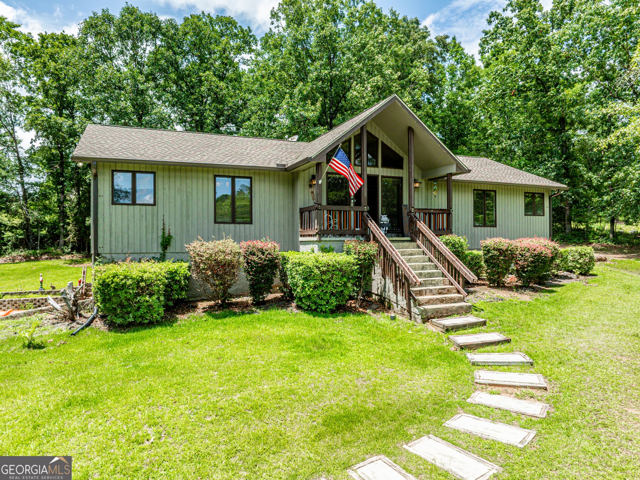4 bedroom, 3 bathroom, 3,082 sq ft single family residence for sale at 118 Pinecrest Drive, Milledgeville, GA 31061 — photo 2