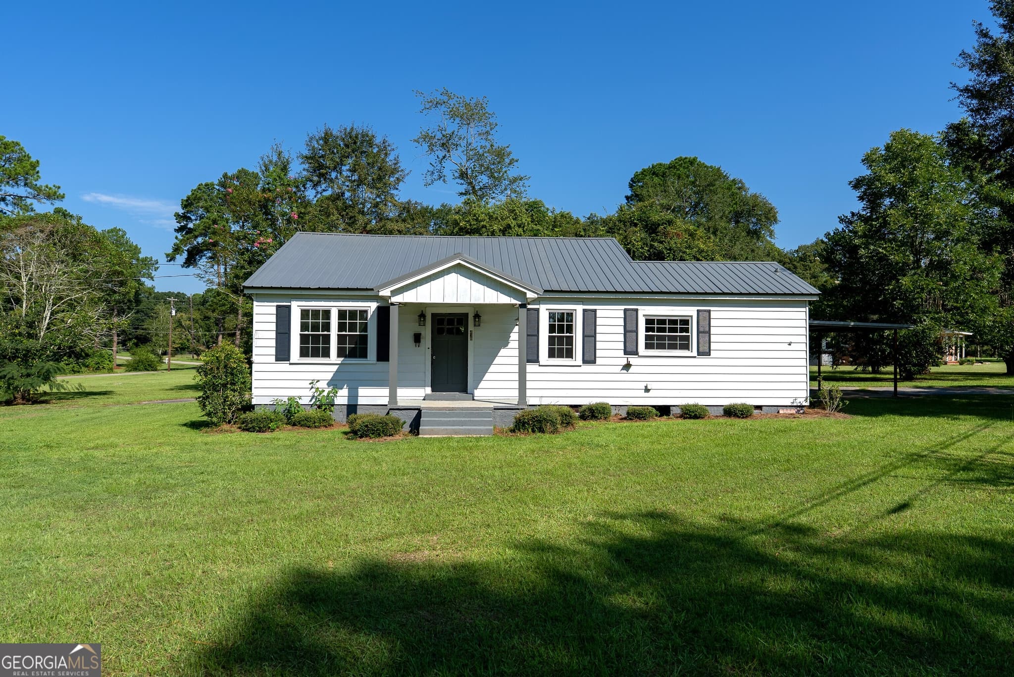 3 bedroom, 2 bathroom, 1,266 sq ft cabin,single family residence sold at 438 Dogwood Drive, Pelham, GA 31779