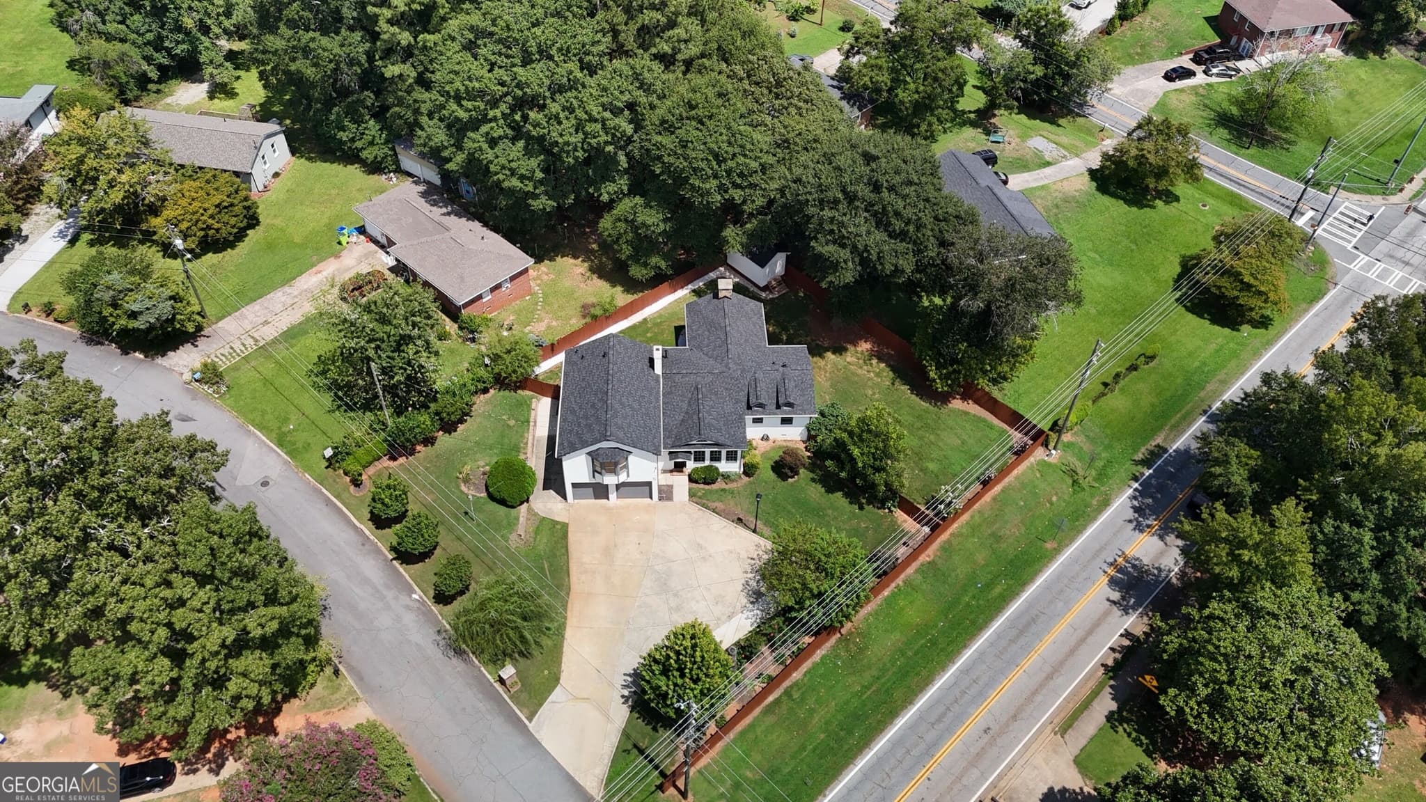 5 bedroom, 2.5 bathroom, 2,073 sq ft single family residence for sale at 2090 Panstone Court, Marietta, GA 30060 — photo 4