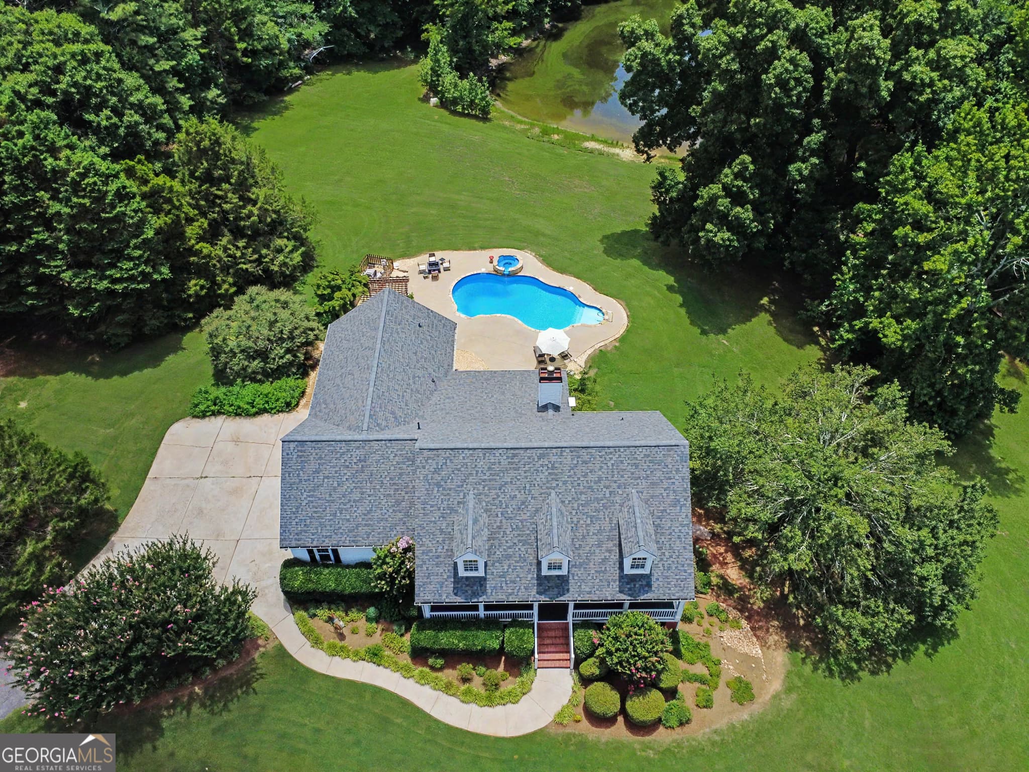 5 bedroom, 3.5 bathroom, 5,120 sq ft single family residence for sale at 1825 Skelton Road, Hoschton, GA 30548 — photo 3