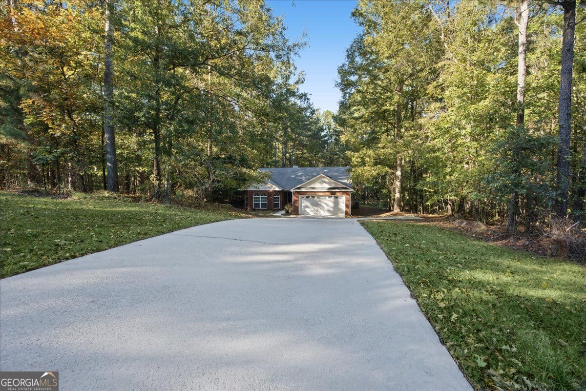 3 bedroom, 2 bathroom, 1,639 sq ft single family residence for sale at 3363 Lakeview Parkway, Villa Rica, GA 30180 — photo 5
