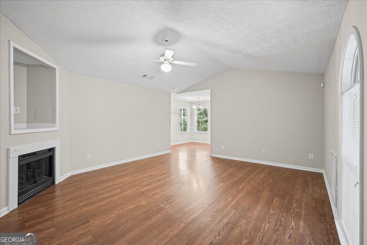 3 bedroom, 2 bathroom, 1,639 sq ft single family residence for sale at 3363 Lakeview Parkway, Villa Rica, GA 30180 — photo 10