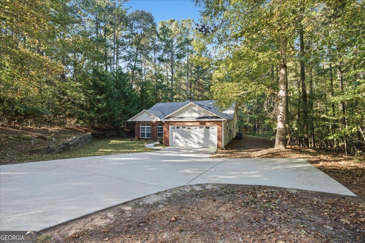 3 bedroom, 2 bathroom, 1,639 sq ft single family residence for sale at 3363 Lakeview Parkway, Villa Rica, GA 30180 — photo 4