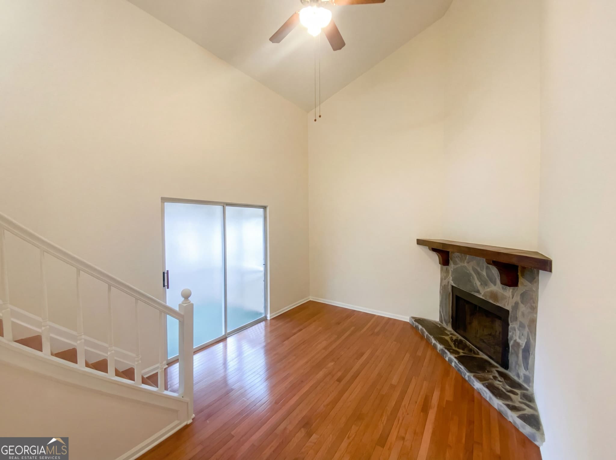 2 bedroom, 2 bathroom, 908 sq ft condominium for sale at 311 Quail Run, Roswell, GA 30076 — photo 3
