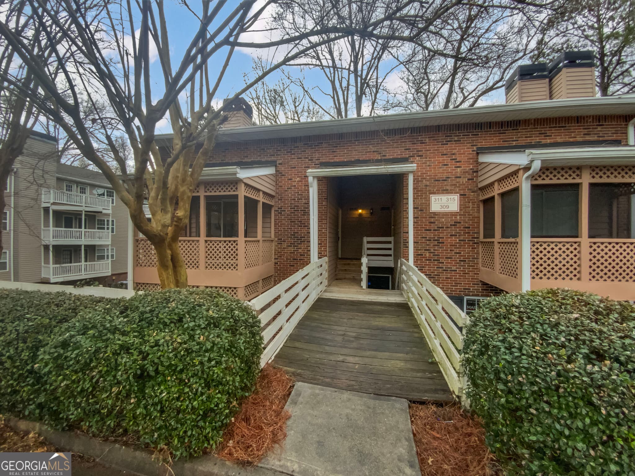 2 bedroom, 2 bathroom, 908 sq ft condominium for sale at 311 Quail Run, Roswell, GA 30076
