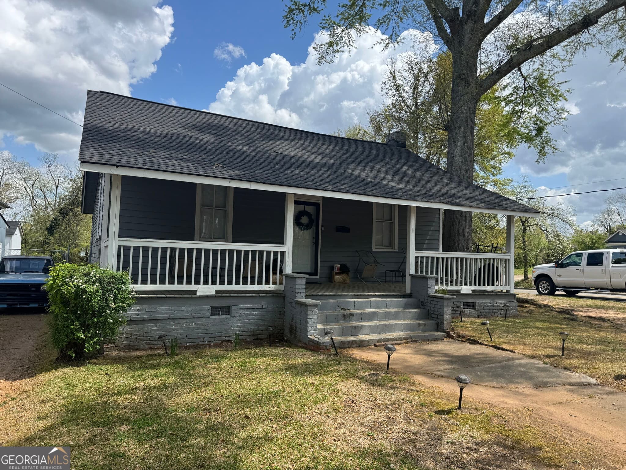 2 bedroom, 1 bathroom, 960 sq ft single family residence for sale at 322 N 6th Street, Griffin, GA 30223