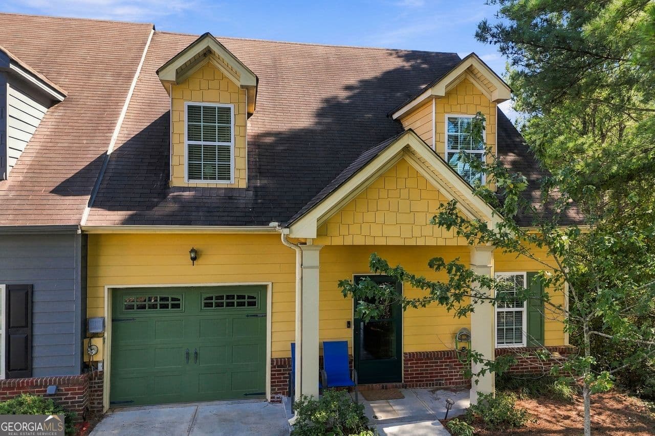 3 bedroom, 2.5 bathroom, 1,770 sq ft townhouse for sale at 2849 Fox Bridge Court, Gainesville, GA 30504 — photo 1 of 46