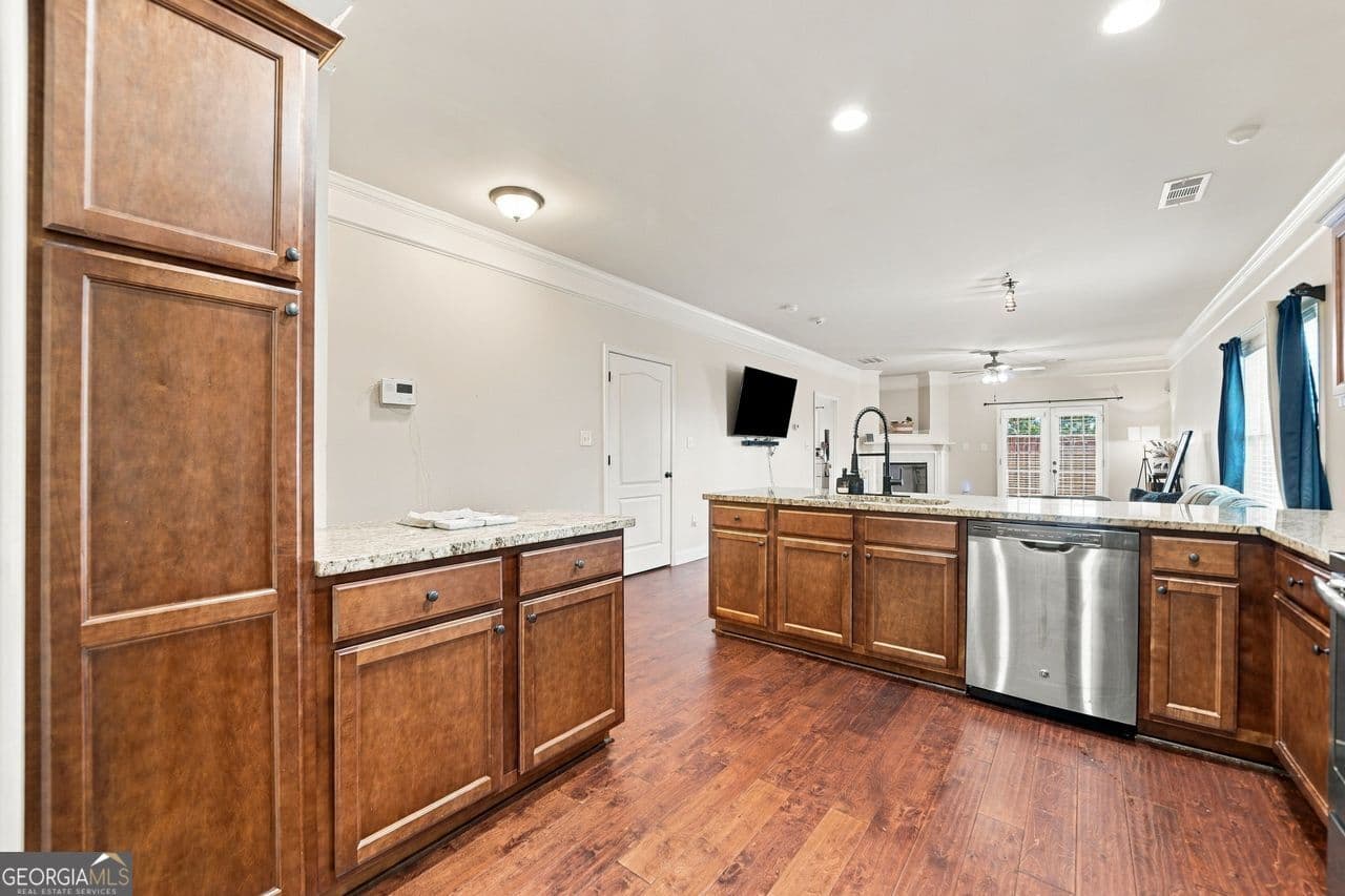 3 bedroom, 2.5 bathroom, 1,770 sq ft townhouse for sale at 2849 Fox Bridge Court, Gainesville, GA 30504 — photo 9