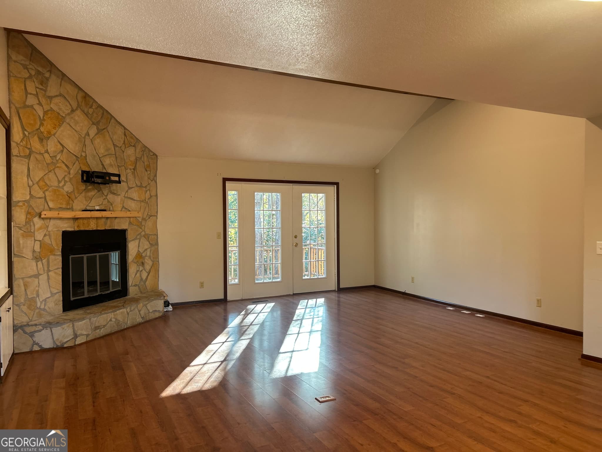 5 bedroom, 2 bathroom, 2,400 sq ft single family residence for sale at 311 Overlook Drive, Montezuma, GA 31063 — photo 2