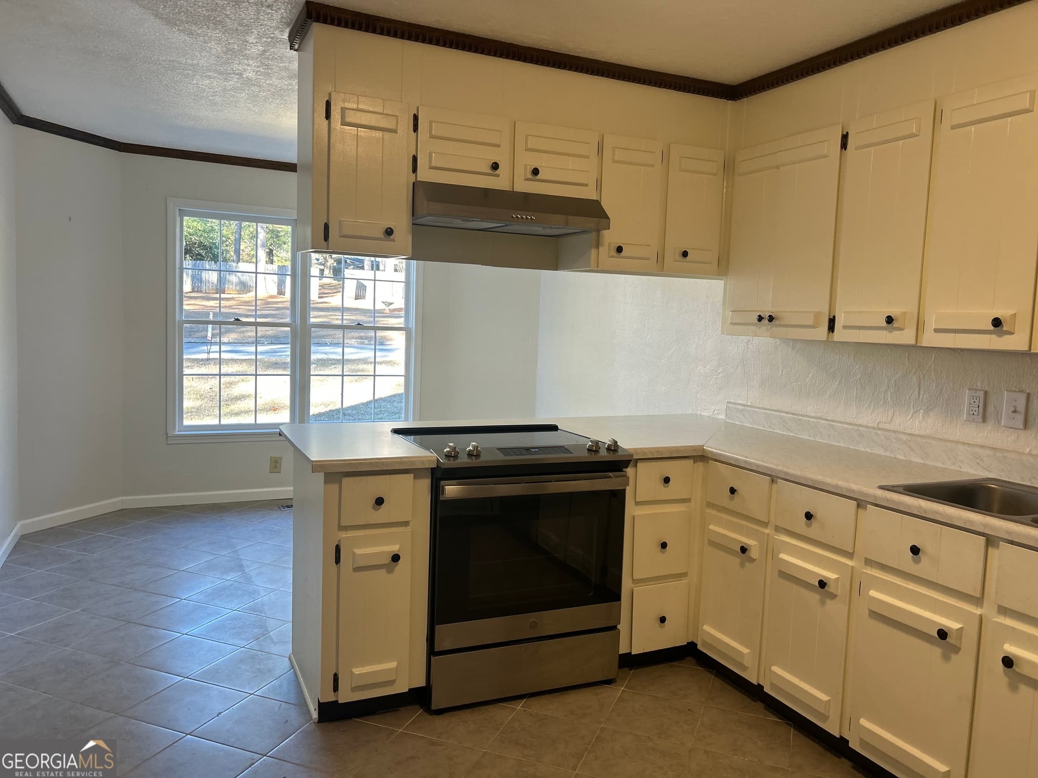 5 bedroom, 2 bathroom, 2,400 sq ft single family residence for sale at 311 Overlook Drive, Montezuma, GA 31063 — photo 6