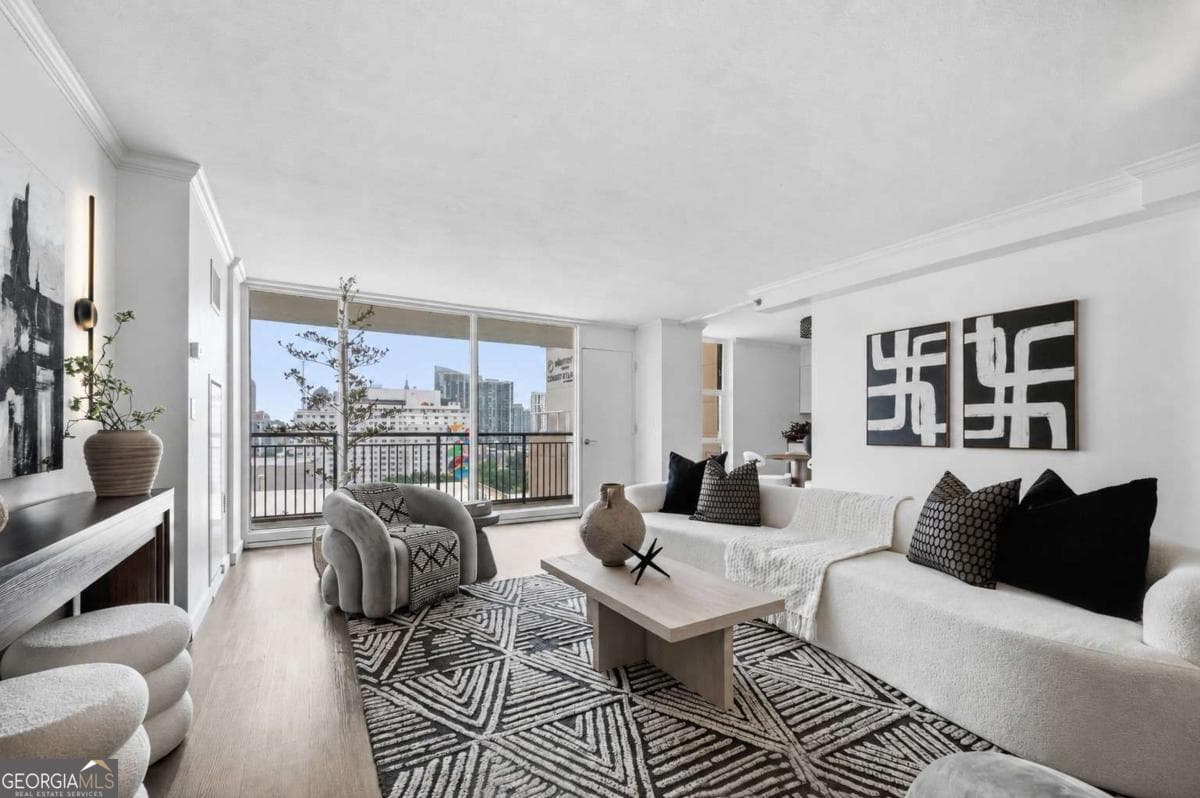 2 bedroom, 2 bathroom, 1,288 sq ft condominium for sale at 620 Peachtree Street 1613, Atlanta, GA 30308 — photo 2