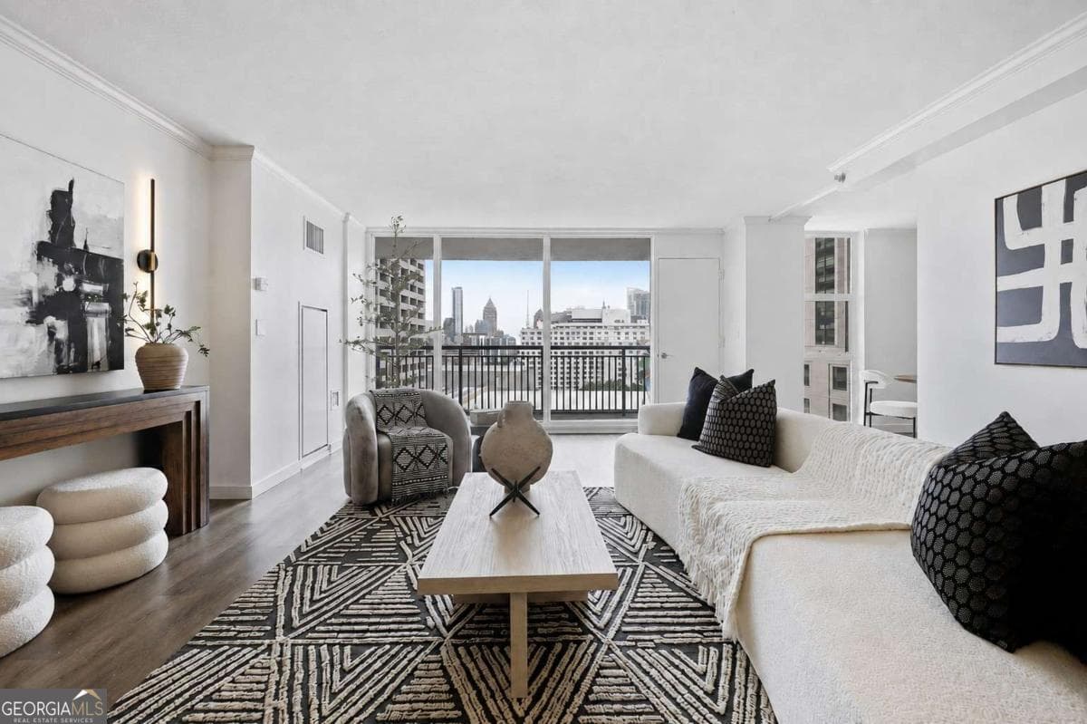 2 bedroom, 2 bathroom, 1,288 sq ft condominium for sale at 620 Peachtree Street 1613, Atlanta, GA 30308 — photo 1 of 56