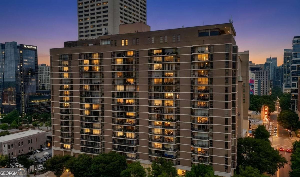 2 bedroom, 2 bathroom, 1,288 sq ft condominium for sale at 620 Peachtree Street 1613, Atlanta, GA 30308 — photo 4