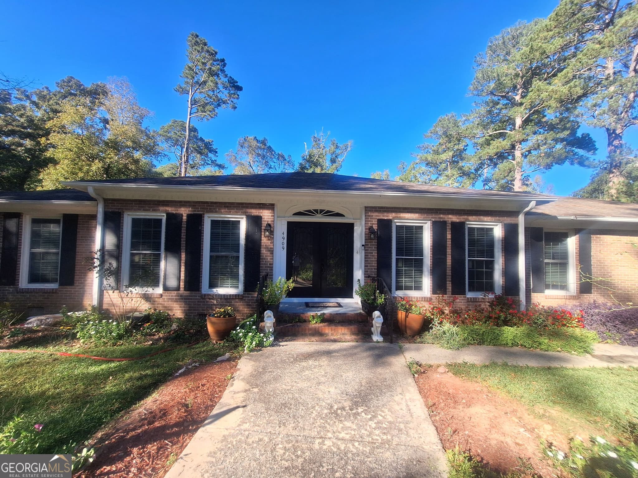 4 bedroom, 3 bathroom, 2,975 sq ft single family residence for sale at 4909 Wesleyan Woods Drive, Macon, GA 31210 — photo 1 of 18