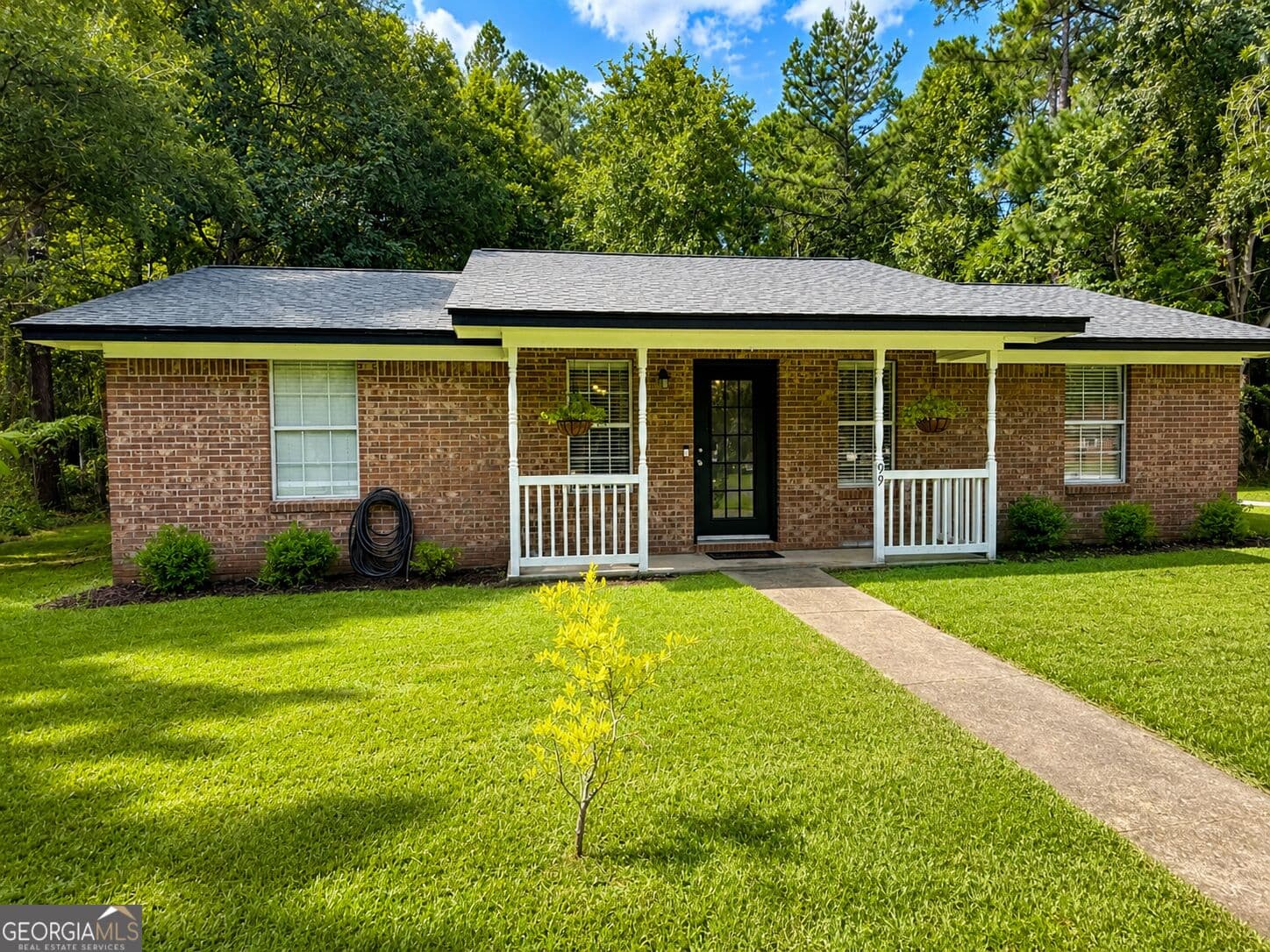 3 bedroom, 2 bathroom, 1,161 sq ft single family residence for sale at 99 W Magnolia Avenue, Kingsland, GA 31548 — photo 2