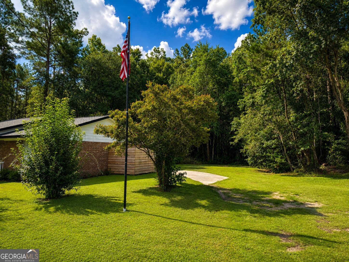3 bedroom, 2 bathroom, 1,161 sq ft single family residence for sale at 99 W Magnolia Avenue, Kingsland, GA 31548 — photo 4