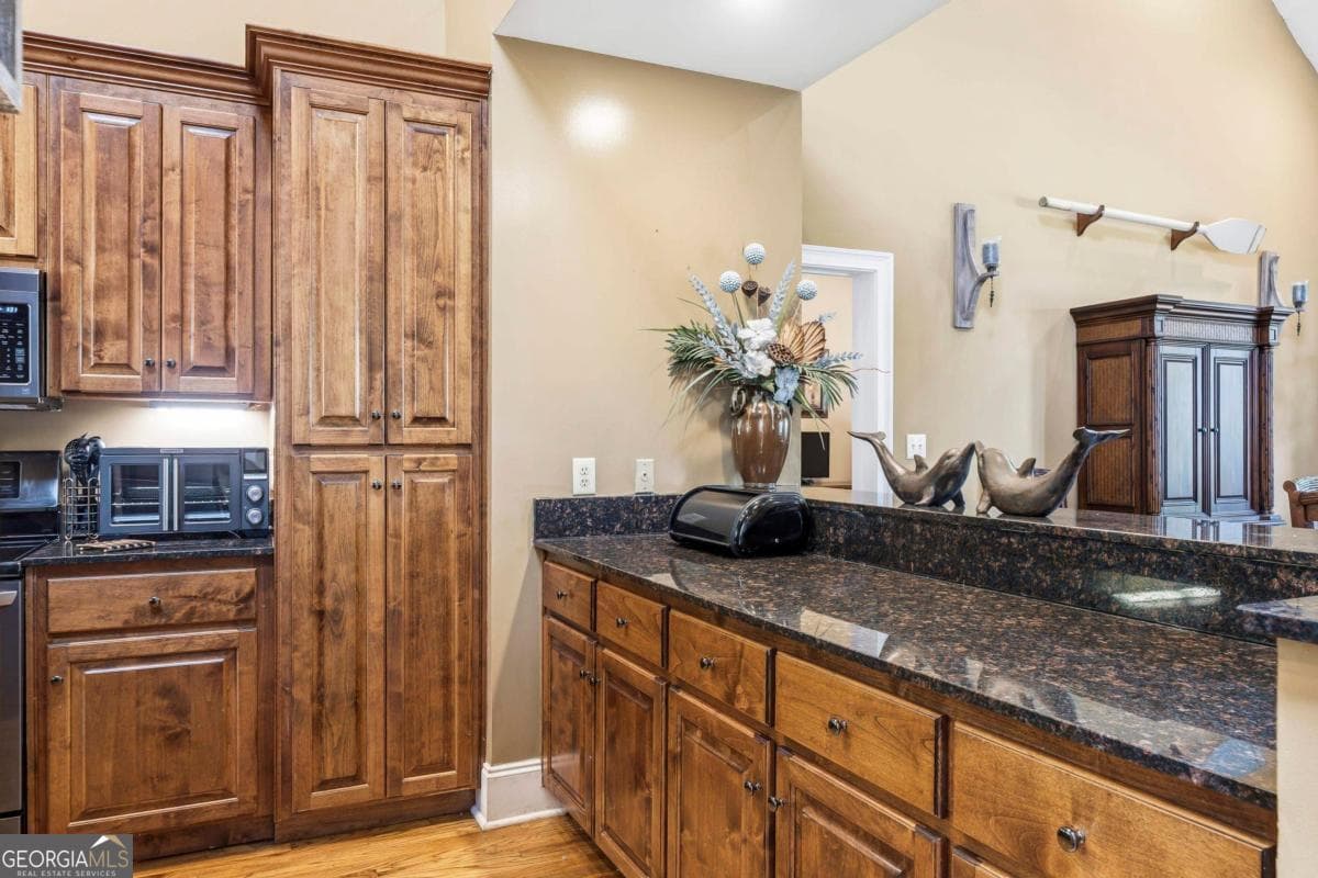 4 bedroom, 3.5 bathroom, 2,400 sq ft single family residence for sale at 1080 Emerald View Drive, Greensboro, GA 30642 — photo 9