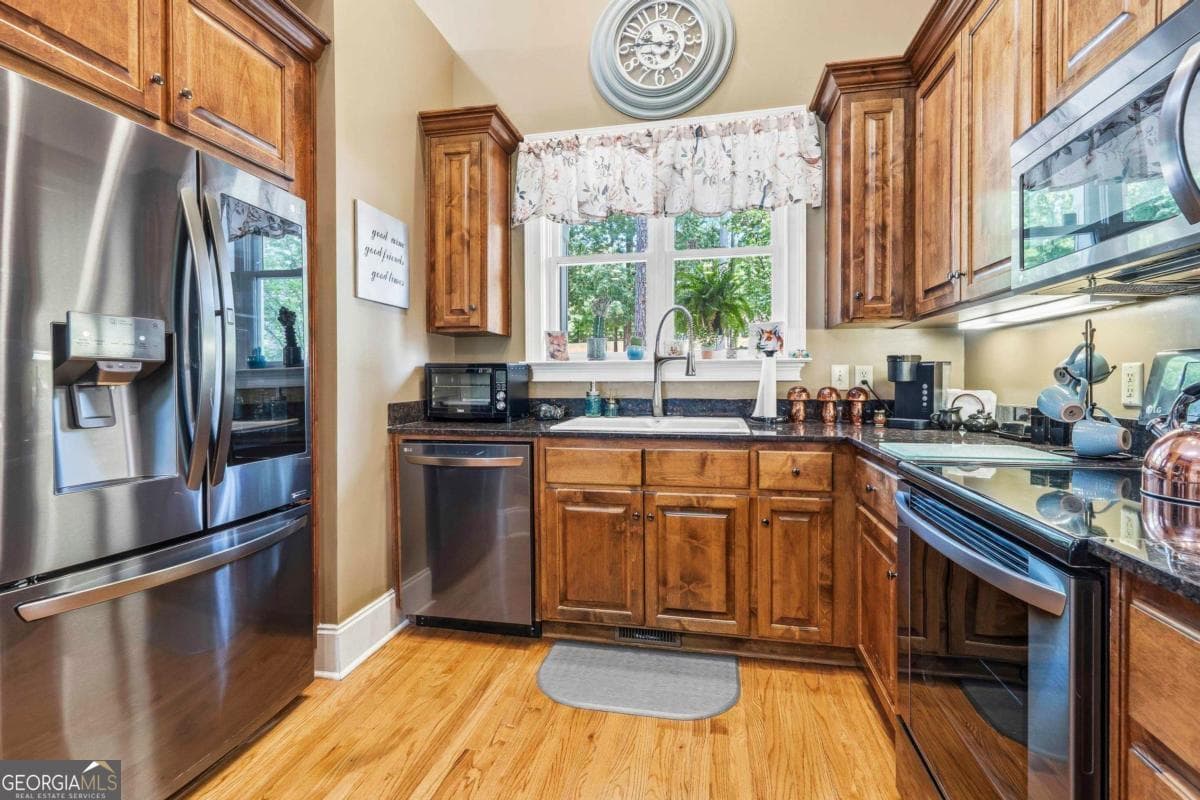 4 bedroom, 3.5 bathroom, 2,400 sq ft single family residence for sale at 1080 Emerald View Drive, Greensboro, GA 30642 — photo 10