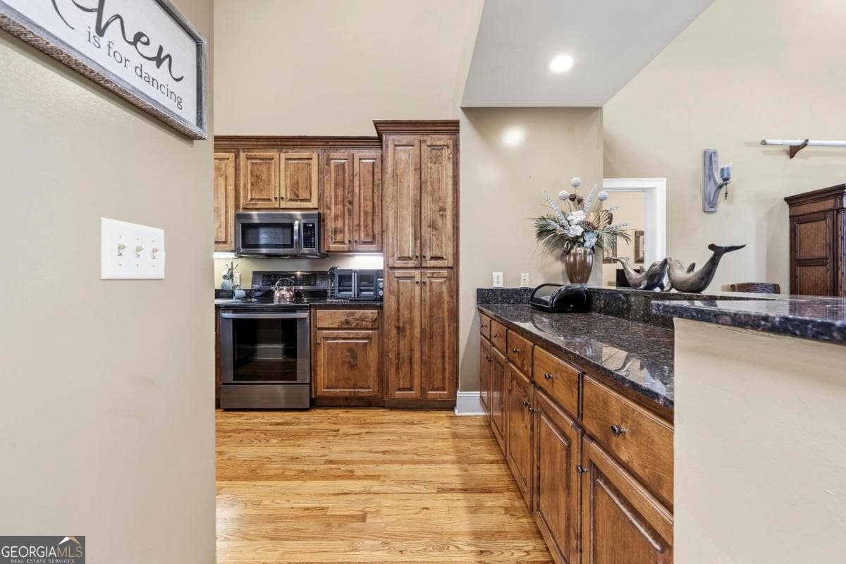 4 bedroom, 3.5 bathroom, 2,400 sq ft single family residence for sale at 1080 Emerald View Drive, Greensboro, GA 30642 — photo 8