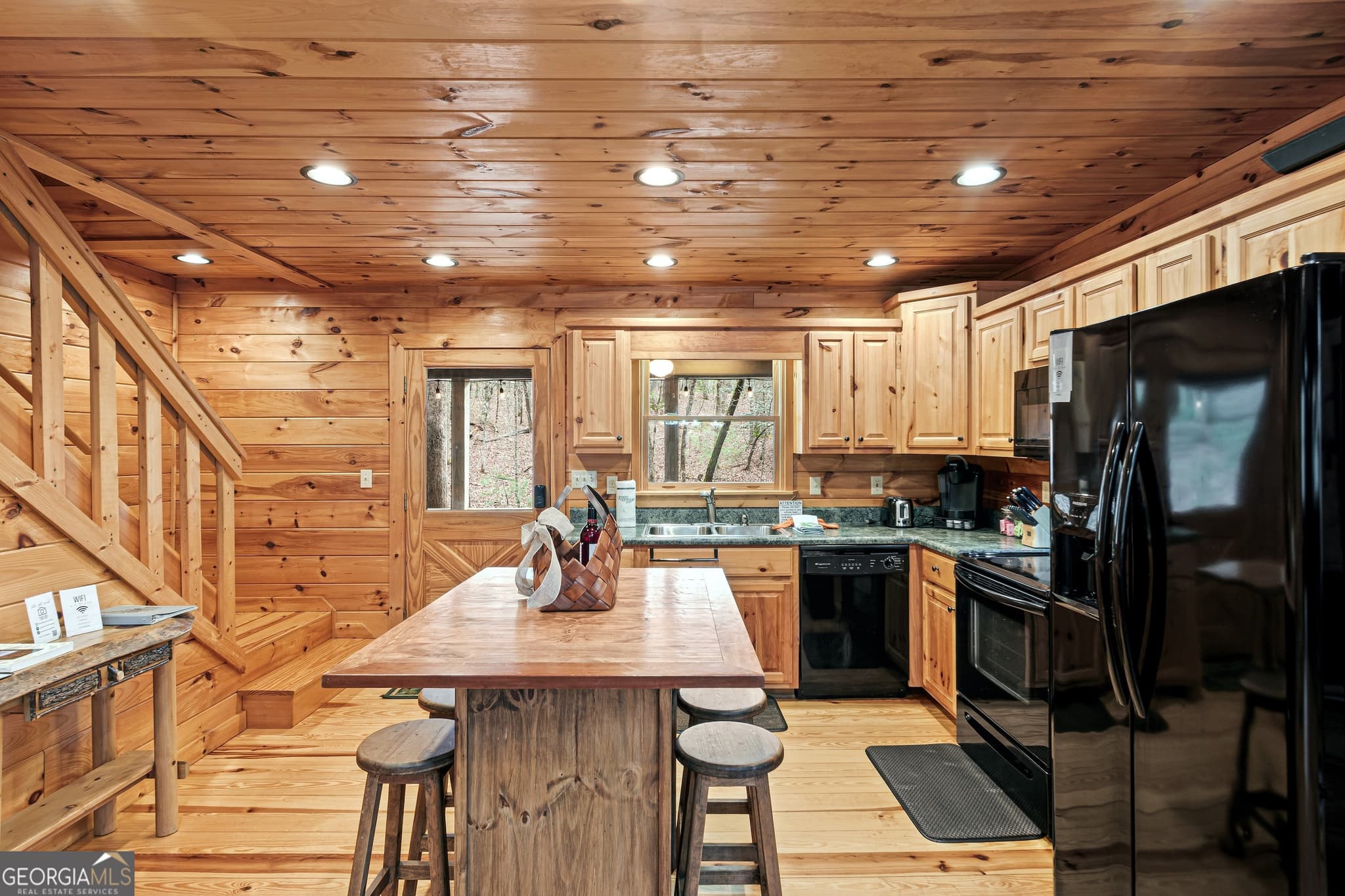 3 bedroom, 3 bathroom, 1,680 sq ft cabin,single family residence for sale at 850 Mountain Lake Circle, Blue Ridge, GA 30513 — photo 7
