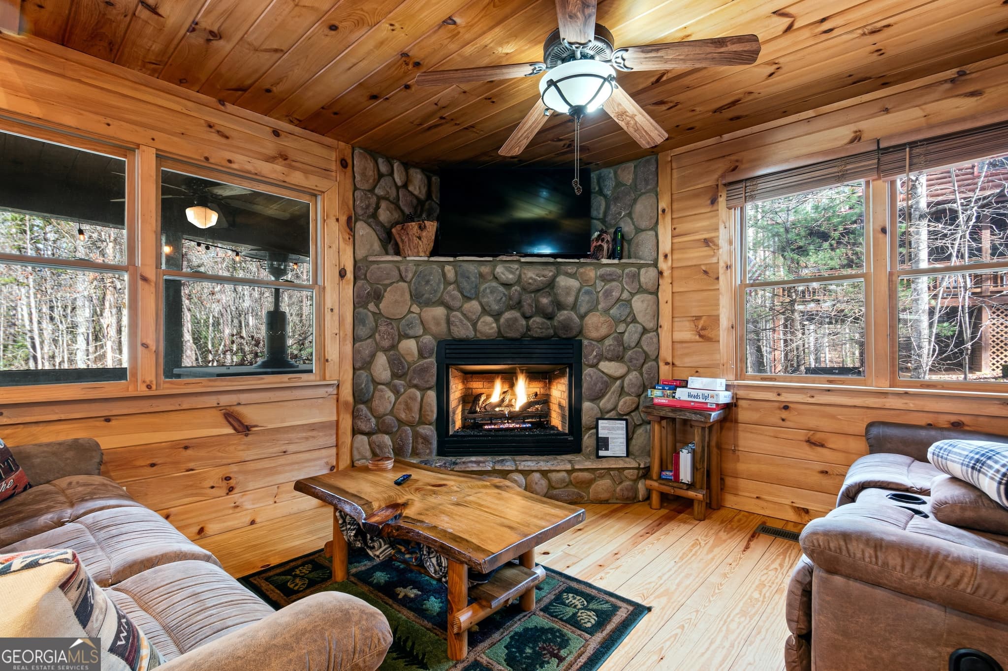3 bedroom, 3 bathroom, 1,680 sq ft cabin,single family residence for sale at 850 Mountain Lake Circle, Blue Ridge, GA 30513 — photo 5