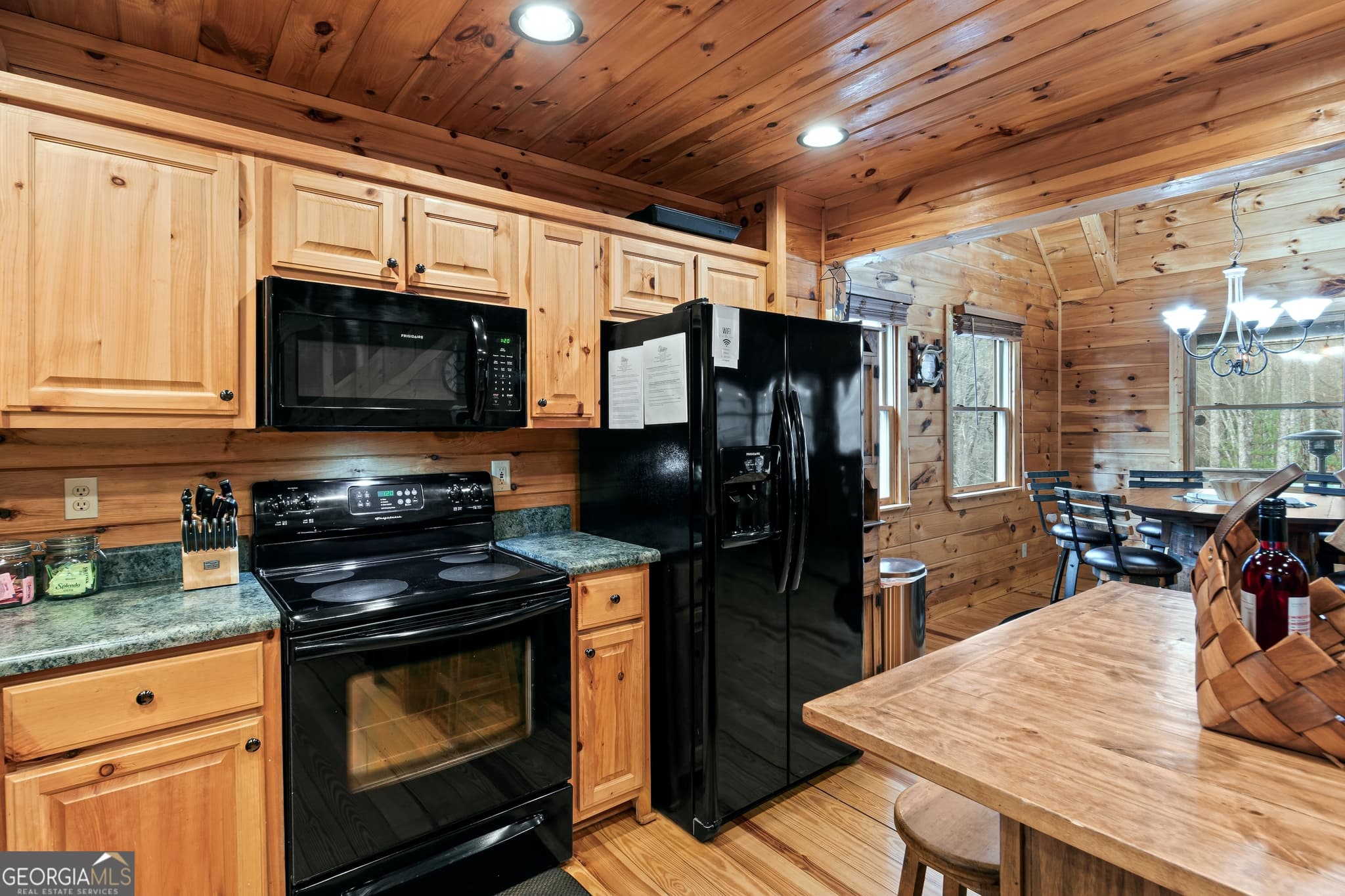 3 bedroom, 3 bathroom, 1,680 sq ft cabin,single family residence for sale at 850 Mountain Lake Circle, Blue Ridge, GA 30513 — photo 10