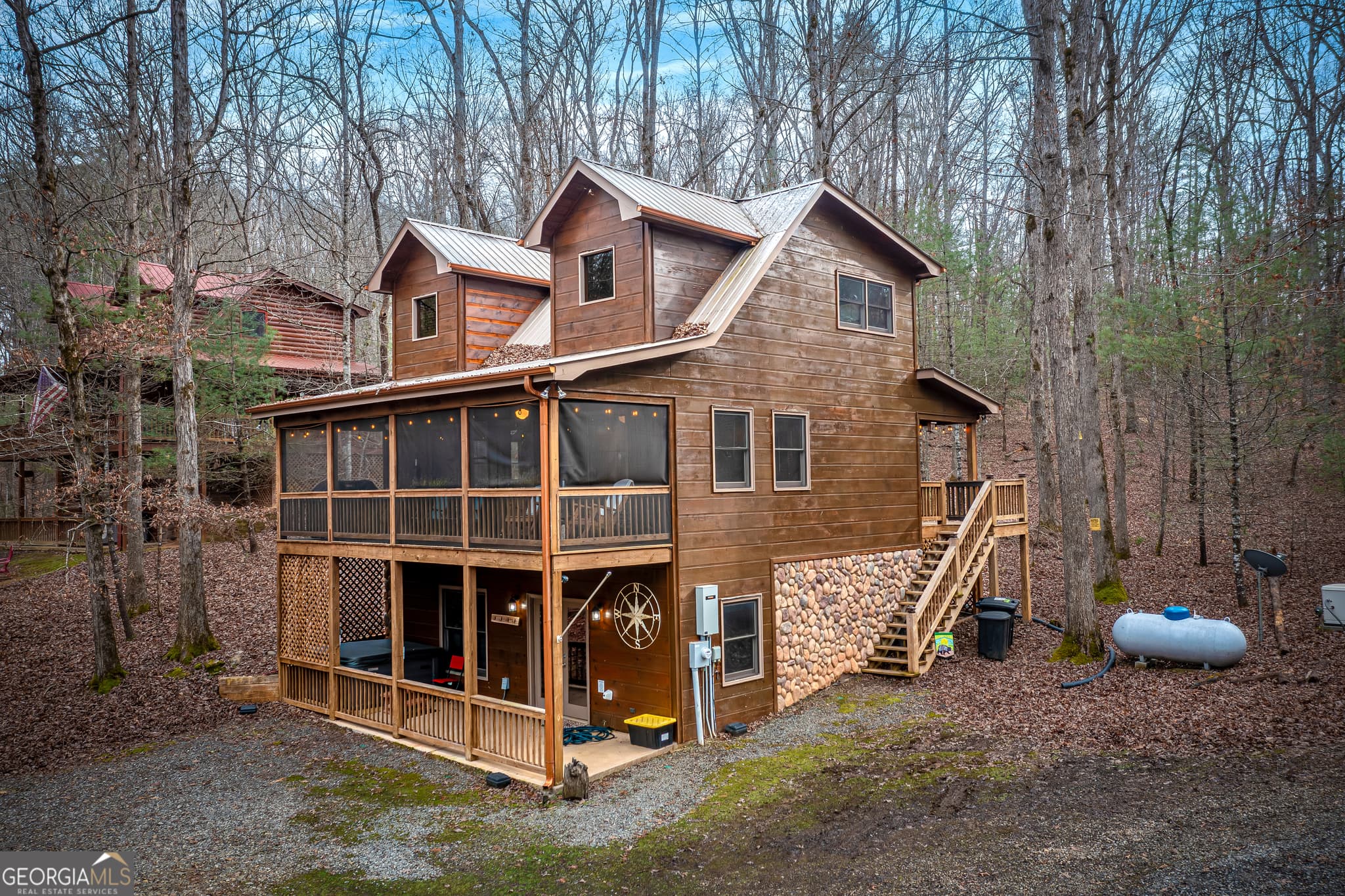 3 bedroom, 3 bathroom, 1,680 sq ft cabin,single family residence for sale at 850 Mountain Lake Circle, Blue Ridge, GA 30513 — photo 4