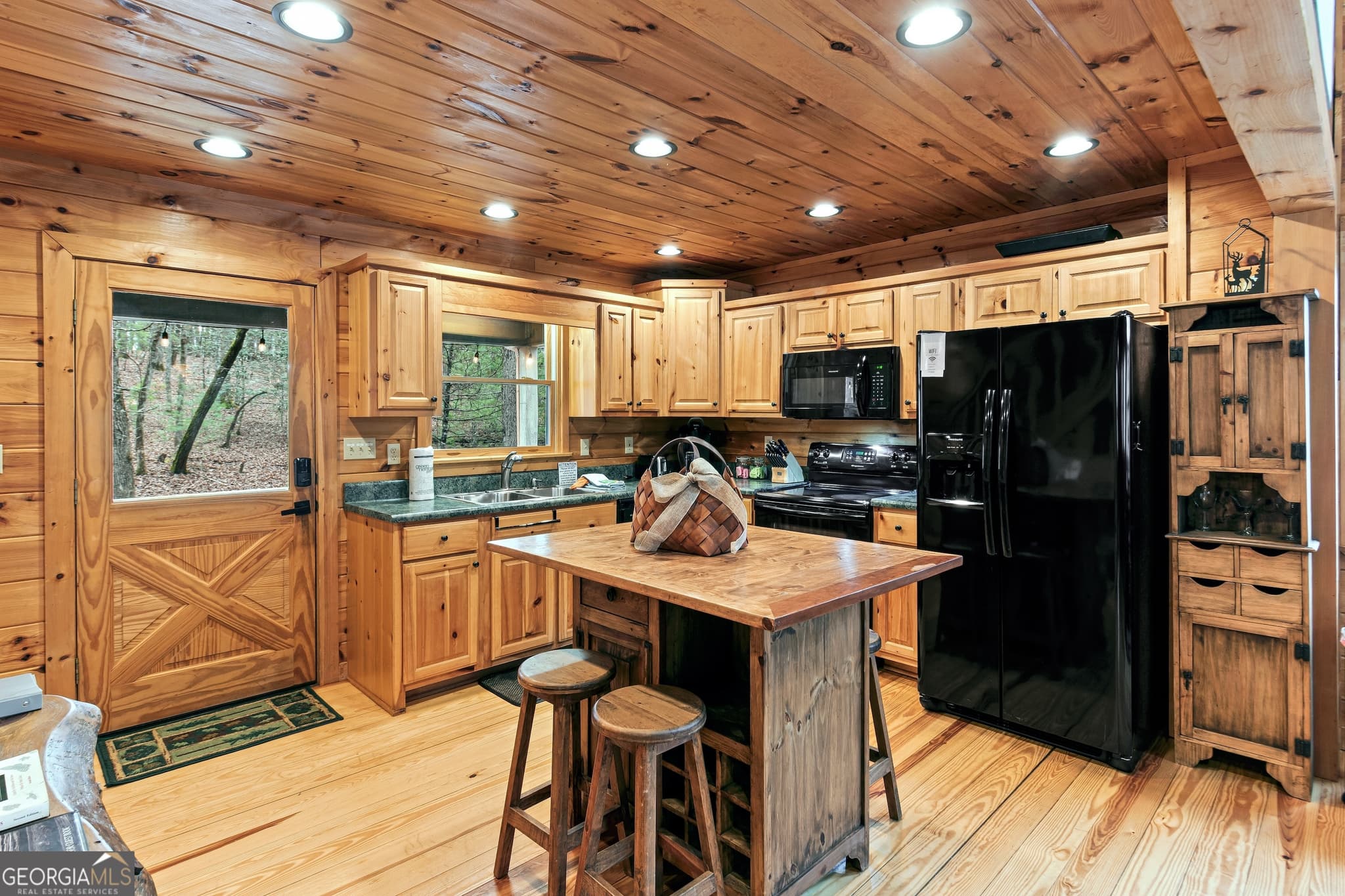 3 bedroom, 3 bathroom, 1,680 sq ft cabin,single family residence for sale at 850 Mountain Lake Circle, Blue Ridge, GA 30513 — photo 8