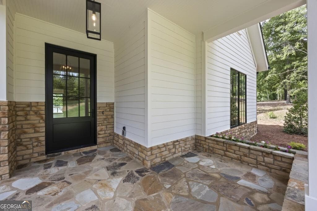 5 bedroom, 4.5 bathroom, 4,097 sq ft single family residence for sale at 1301 Grayson Pointe Drive, Buckhead, GA 30625 — photo 5