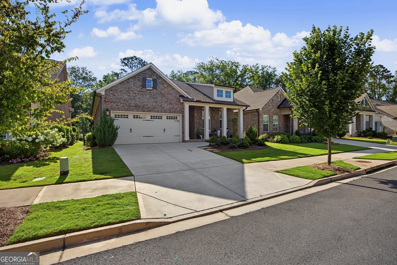 2 bedroom, 3 bathroom, 2,085 sq ft single family residence for sale at 308 Carriage Glen Lane, Woodstock, GA 30188 — photo 2