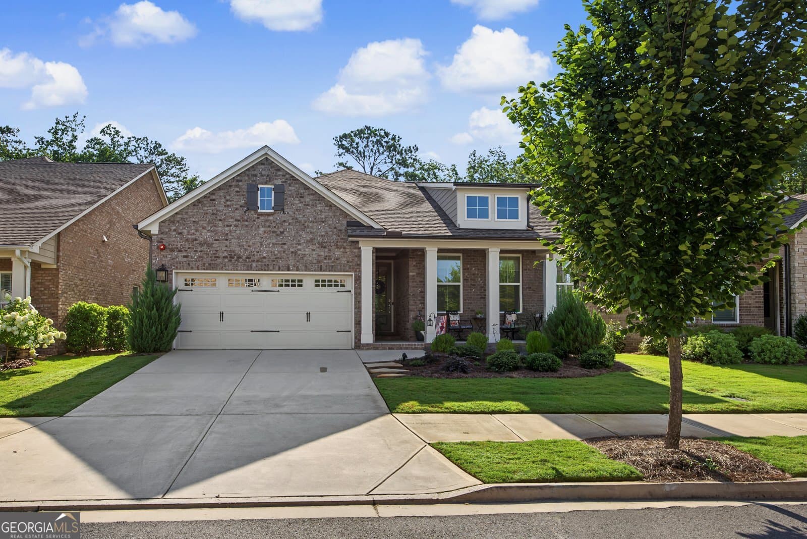 2 bedroom, 3 bathroom, 2,085 sq ft single family residence for sale at 308 Carriage Glen Lane, Woodstock, GA 30188 — photo 1 of 68
