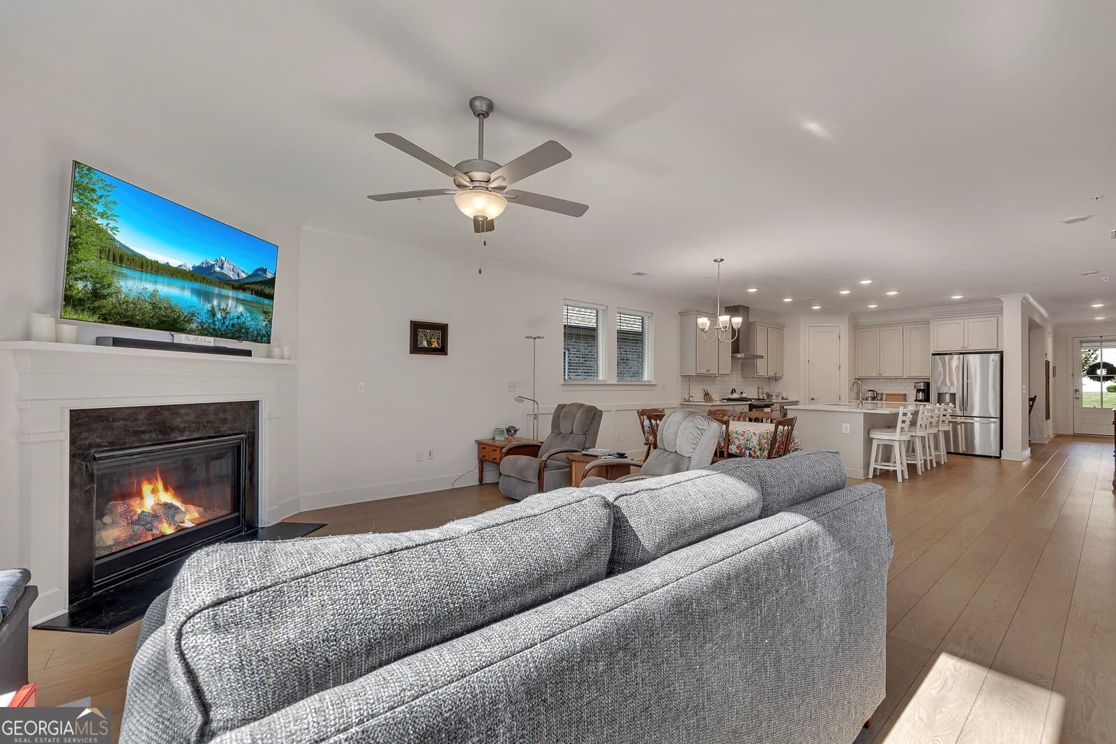 2 bedroom, 3 bathroom, 2,085 sq ft single family residence for sale at 308 Carriage Glen Lane, Woodstock, GA 30188 — photo 9