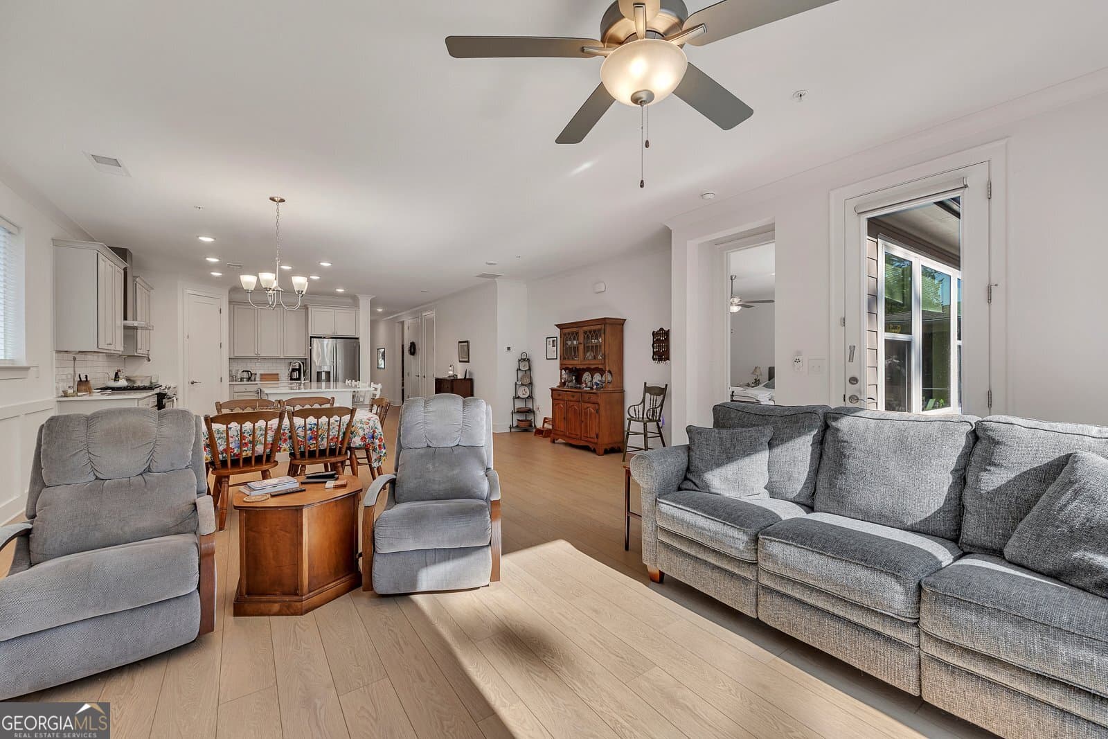 2 bedroom, 3 bathroom, 2,085 sq ft single family residence for sale at 308 Carriage Glen Lane, Woodstock, GA 30188 — photo 8