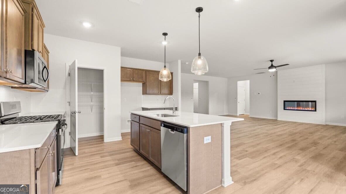 3 bedroom, 2 bathroom, 2,250 sq ft single family residence for sale at 3113 Hallsley Drive, South Fulton, GA 30349 — photo 8