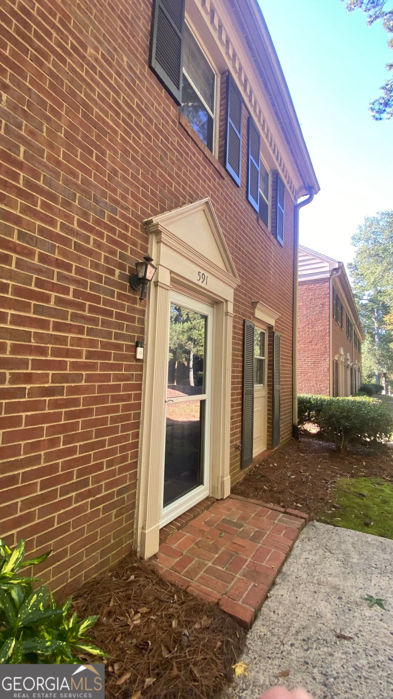 2 bedroom, 2.5 bathroom, 1,260 sq ft townhouse for rent at 591 Wedgewood Drive 591, Alpharetta, GA 30009 for $2,000 a month — photo 2