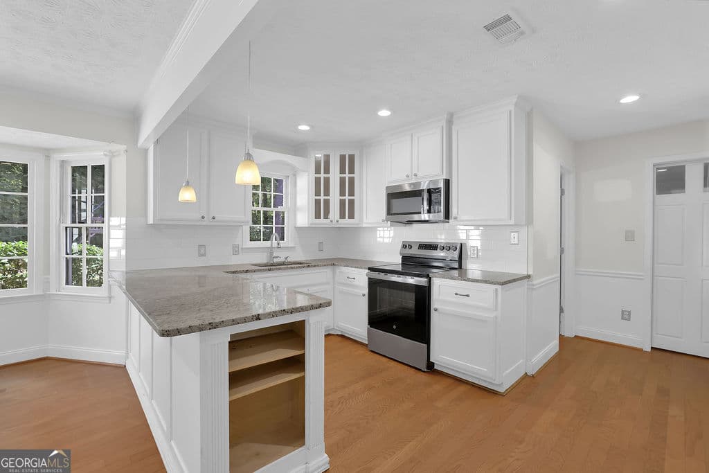 4 bedroom, 3 bathroom, 3,059 sq ft single family residence for sale at 842 Maxie Lane, Lawrenceville, GA 30044 — photo 4