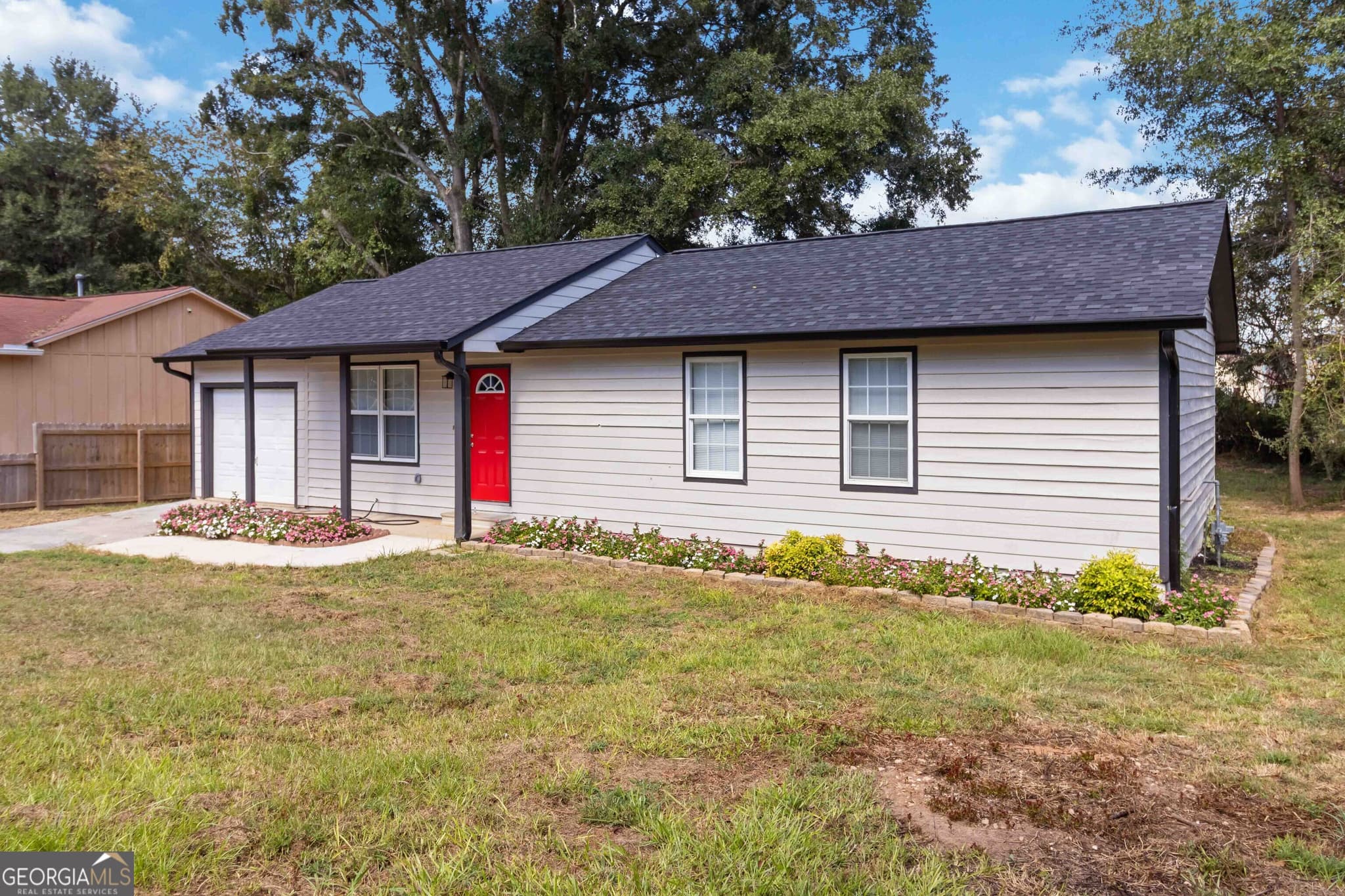3 bedroom, 2 bathroom, 1,100 sq ft single family residence for sale at 253 Deerfield Drive, Jonesboro, GA 30238 — photo 2