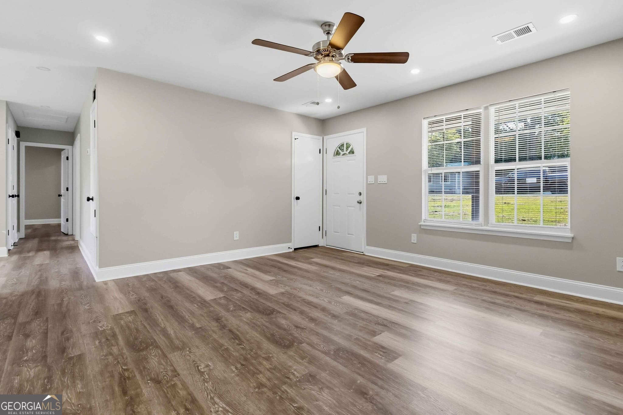 3 bedroom, 2 bathroom, 1,100 sq ft single family residence for sale at 253 Deerfield Drive, Jonesboro, GA 30238 — photo 6
