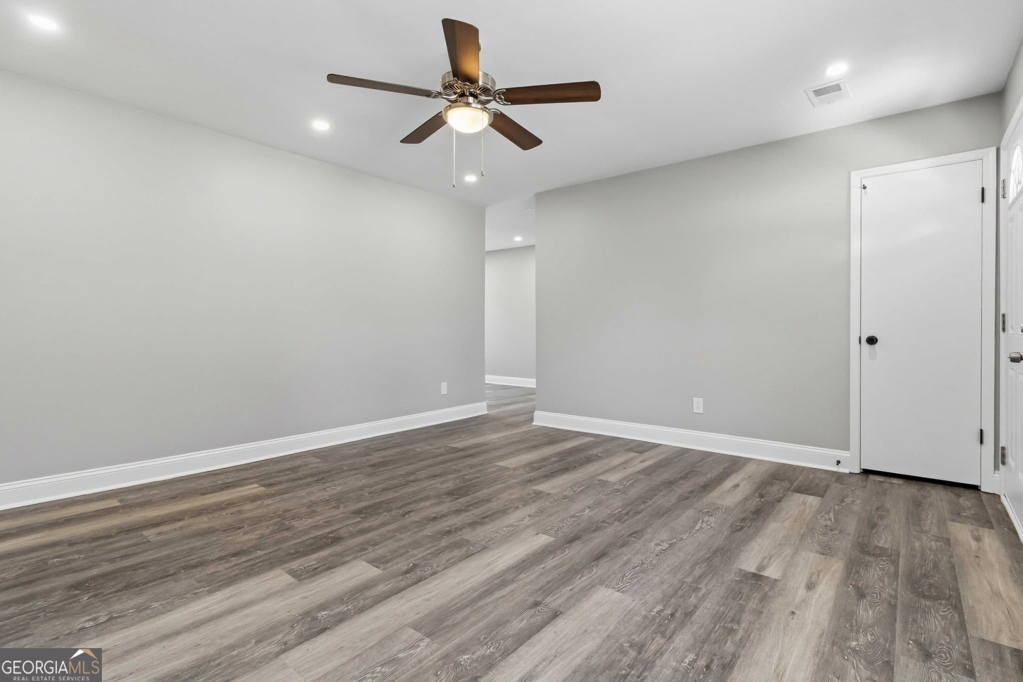 3 bedroom, 2 bathroom, 1,100 sq ft single family residence for sale at 253 Deerfield Drive, Jonesboro, GA 30238 — photo 7